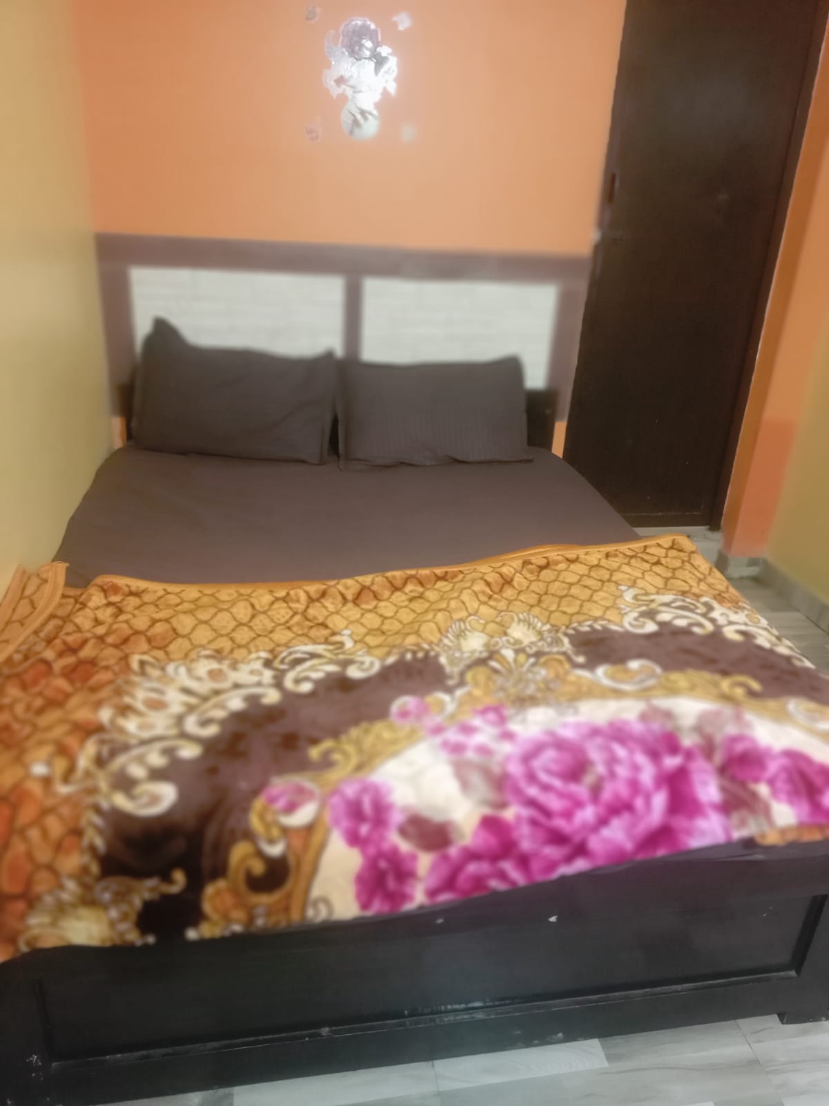 JJ Royal Residency Room 3